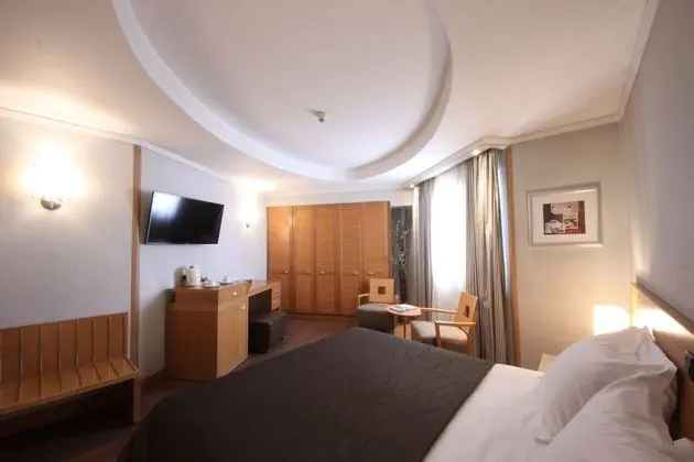 Tek Büyük veya İki Ayrı Yataklı Oda (with Extra Bed)