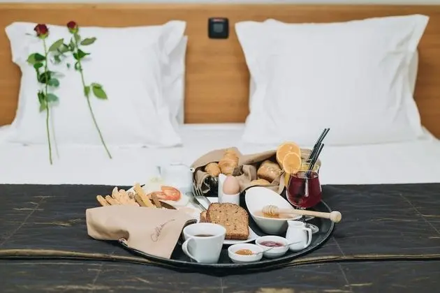 Tek Büyük veya İki Ayrı Yataklı Oda (with Extra Bed)