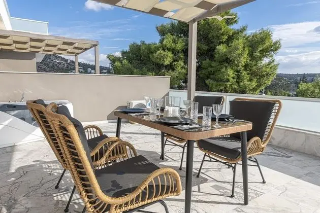 Family Oda, Sıcak Su Küveti, Bahçe Manzaralı