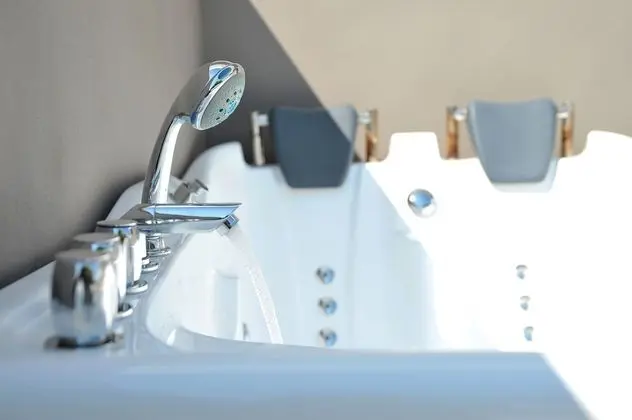 Family Oda, Sıcak Su Küveti, Bahçe Manzaralı