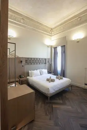 Superior Athenian Room
