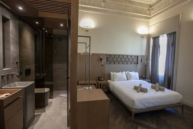 Superior Athenian Room