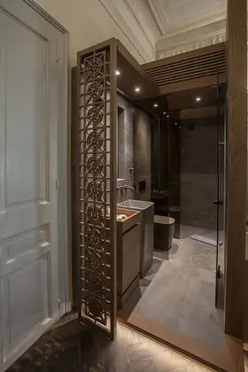 Superior Athenian Room