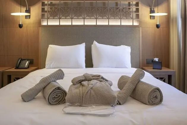 Superior Athenian Room