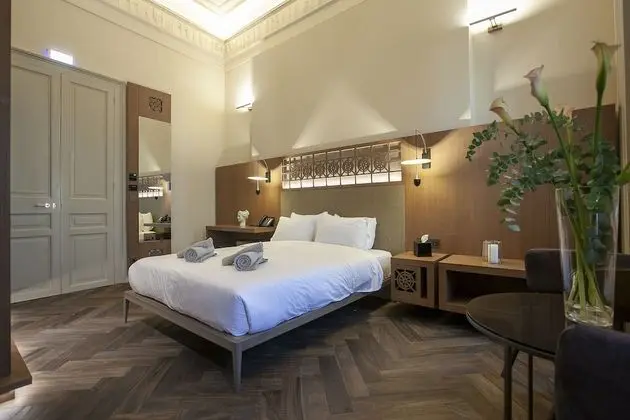 Superior Athenian Room