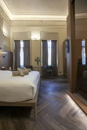 Superior Athenian Room