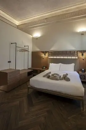 Superior Athenian Room