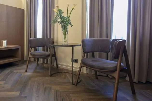 Superior Athenian Room