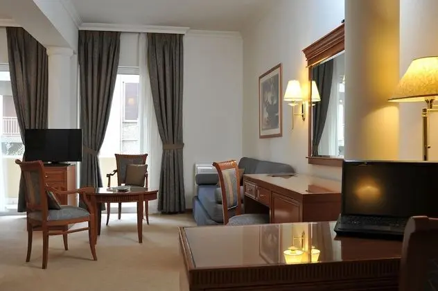 Junior Süit, Sıcak Su Küveti