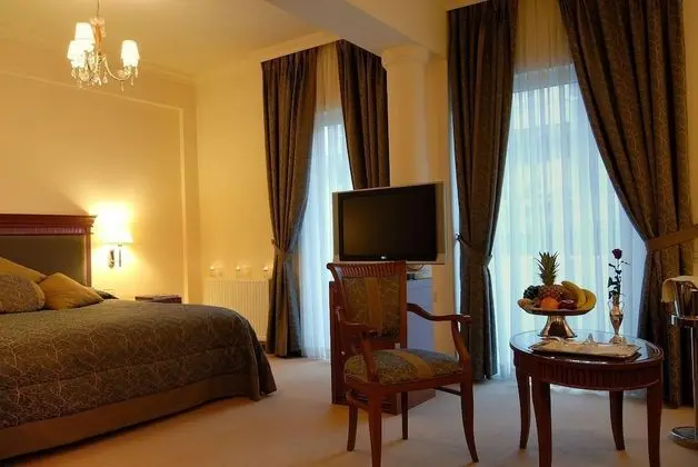 Junior Süit, Sıcak Su Küveti