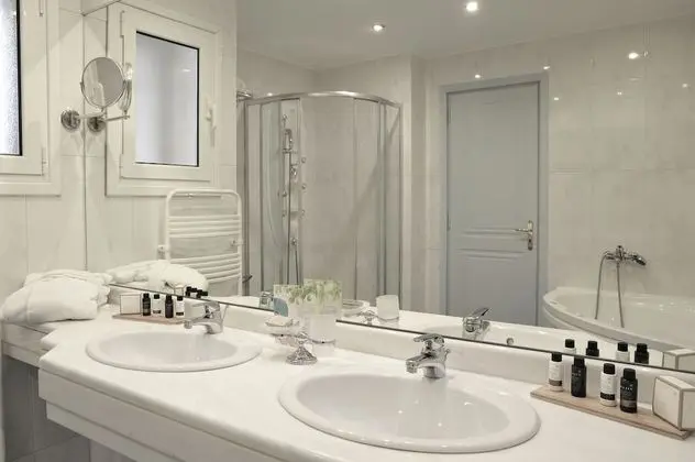 Junior Süit, Sıcak Su Küveti