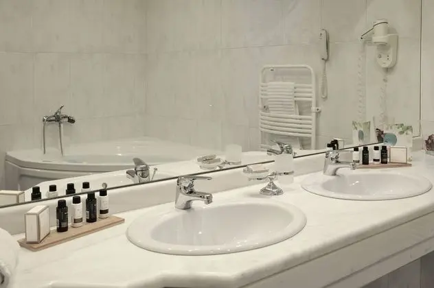 Junior Süit, Sıcak Su Küveti