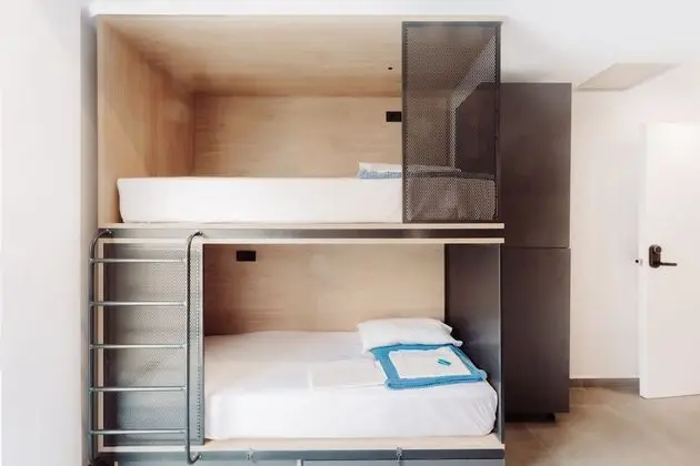 6 Bed Female Pod-Room, Balcony & Ensuite