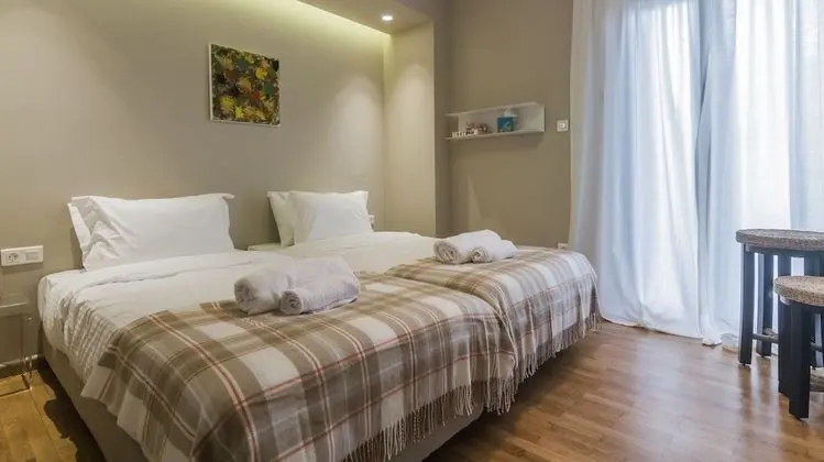 Grand Apart Daire (Vourvachi 11-13 str, zip code 11742)