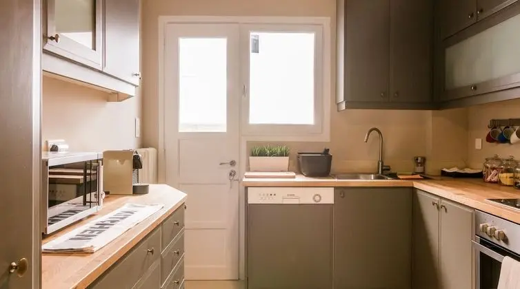 Grand Apart Daire (Vourvachi 11-13 str, zip code 11742)