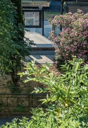 Grand Apart Daire (Vourvachi 11-13 str, zip code 11742)