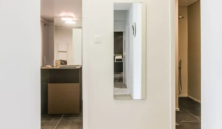 Grand Apart Daire (Vourvachi 11-13 str, zip code 11742)