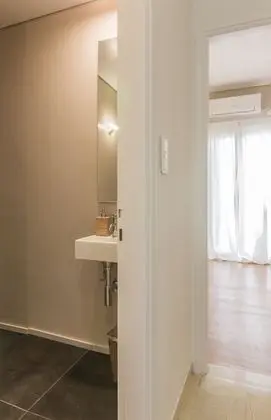 Grand Apart Daire (Vourvachi 11-13 str, zip code 11742)