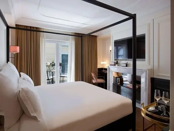 Deluxe King Room with Balcony