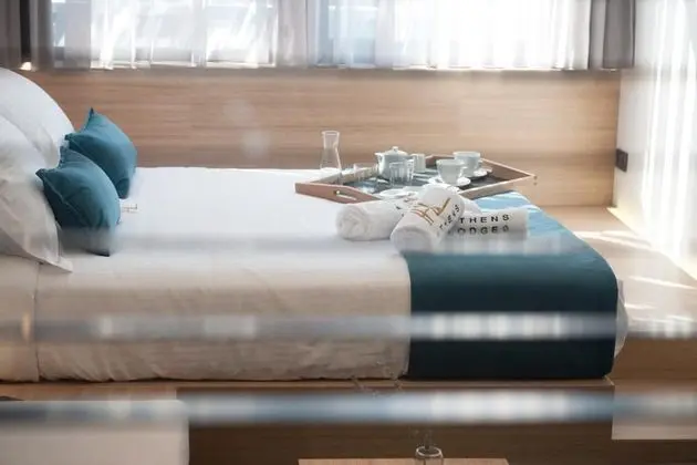 Superior Oda (Partial Acropolis View)