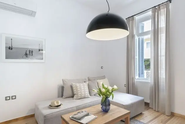 B1 One Bedroom Apartment, Street View