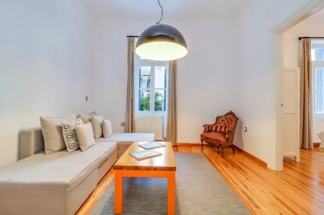 B1 One Bedroom Apartment, Street View