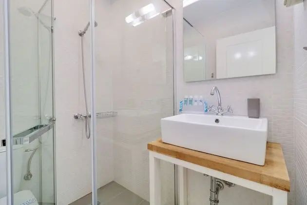 B1 One Bedroom Apartment, Street View