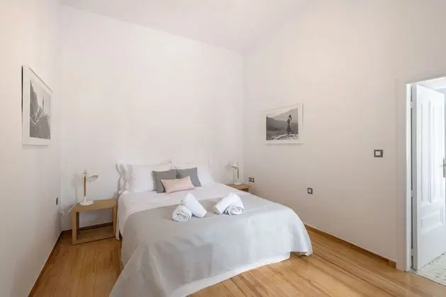 B2 One Bedroom Apartment,Terrace over the Courtyard