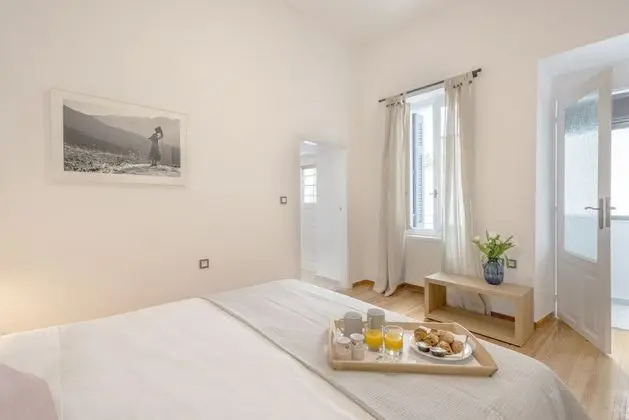 B2 One Bedroom Apartment,Terrace over the Courtyard