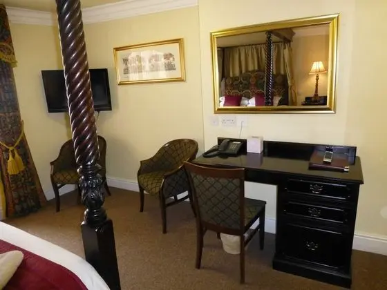 Red Lion Four Poster