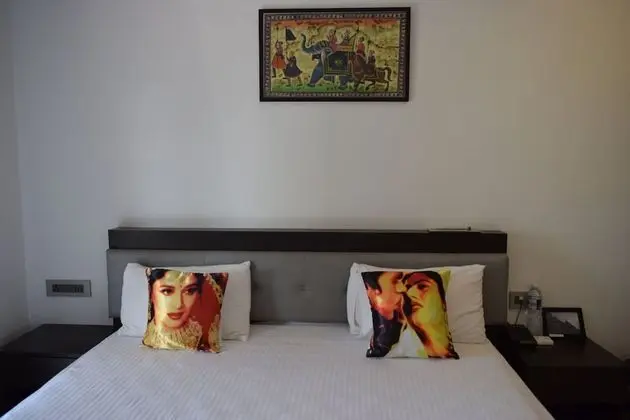 Deluxe Tek Büyük Yataklı Oda, Engellilere Uygun, Havuz Manzaralı