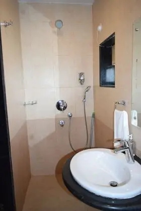 Deluxe Tek Büyük Yataklı Oda, Engellilere Uygun, Havuz Manzaralı