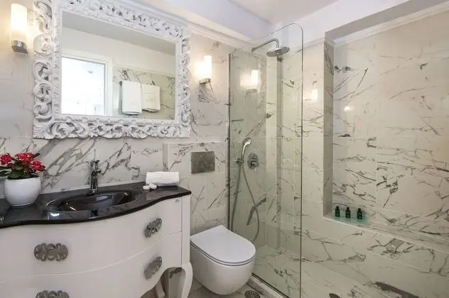 Royal Süit, Sıcak Su Havuzu