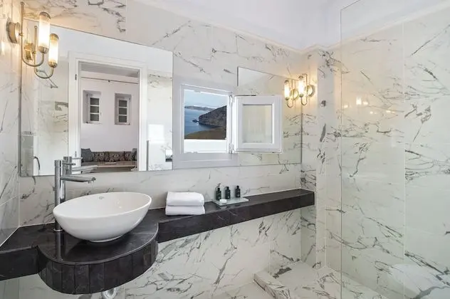 Royal Süit, Sıcak Su Havuzu