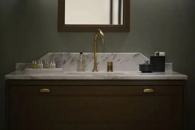ATHINAIDOS ELIXIR SUITE by K&K