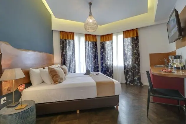 Grand Tek Büyük veya İki Ayrı Yataklı Oda (302)