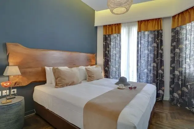 Grand Tek Büyük veya İki Ayrı Yataklı Oda (302)