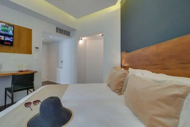 Grand Tek Büyük veya İki Ayrı Yataklı Oda (302)