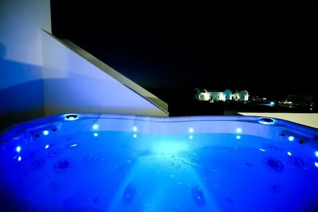 Two Bedroom Family Apartment, Jetted Tub