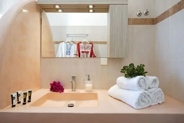 Two Bedroom Family Apartment, Jetted Tub