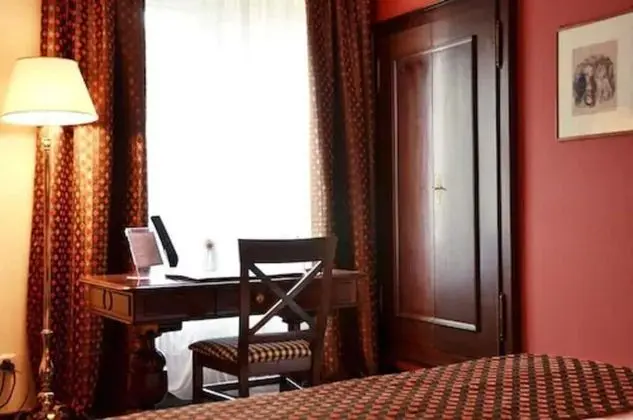 Standard Tek Büyük Yataklı Oda