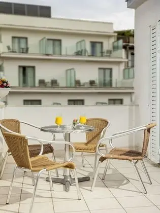 Superior Tek Büyük veya İki Ayrı Yataklı Oda