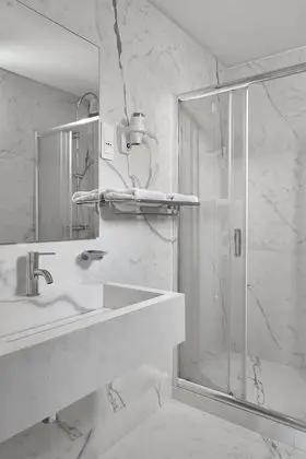 Superior Tek Büyük veya İki Ayrı Yataklı Oda