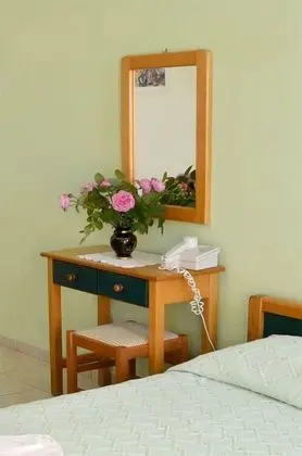 Üç Kişilik Oda