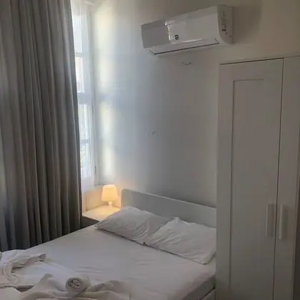 Ekonomik Tek Büyük Yataklı Oda