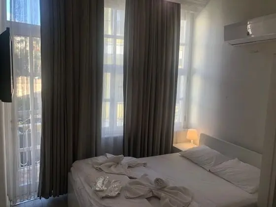 Ekonomik Tek Büyük Yataklı Oda