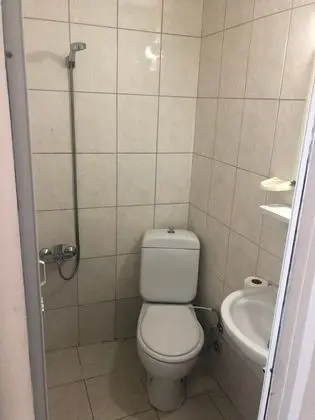Ekonomik Tek Büyük Yataklı Oda