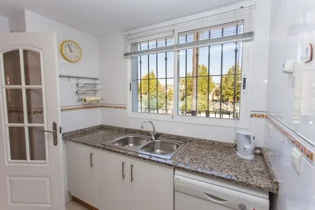 Apart Daire, 3 Yatak Odası, Balkon, Havuz Manzaralı