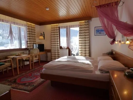 Tek Büyük Yataklı Oda, Balkon, Şehir Manzaralı