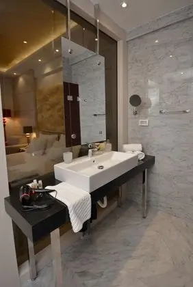 Deluxe Tek Büyük Yataklı Oda, Balkon, Deniz Manzaralı